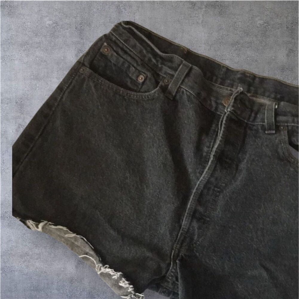 Vtg Made in the USA Levi’s 501 button fly cutoffs